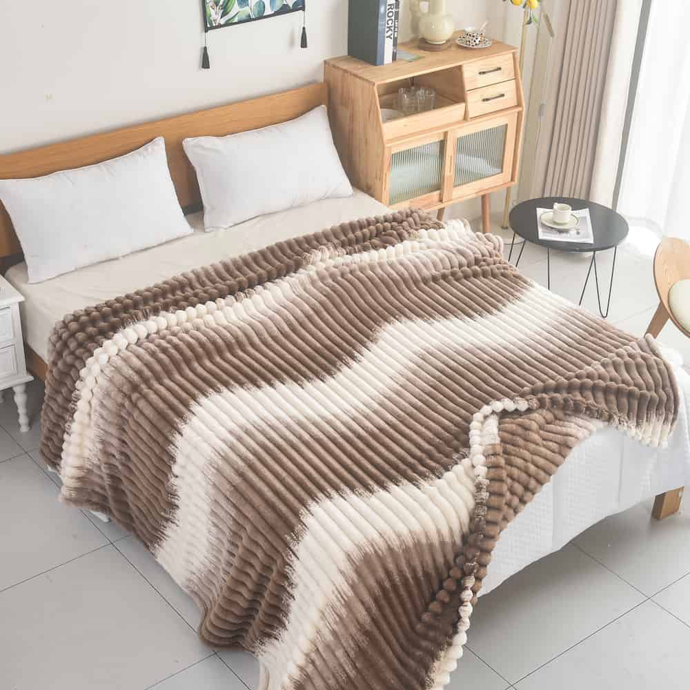Κουβέρτα Extra Soft Ribbed Blanket με Ανάγλυφες Ρίγες - Δίχρωμη Καφέ–Εκρού
