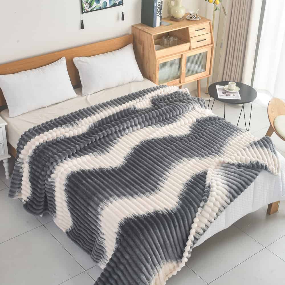 Κουβέρτα Extra Soft Ribbed Blanket με Ανάγλυφες Ρίγες - Δίχρωμη Σκούρο Γκρι–Εκρού